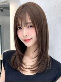 ミディアムレイヤースタイル ココアブラウン 透明感カラー 20代