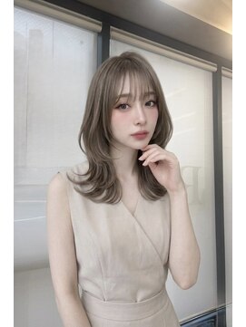 ロイ(Roi) Roi渋谷・レイヤーミディアム・ピンクベージュ