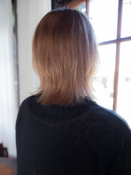ヘアアンドリラクゼーション シャッセ(Hair&Relaxation SASE) 外ハネレイヤースタイル