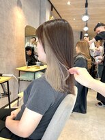 ヘイリー(HAILEY)&nbsp;ハイトーンベージュ×インナーカラー×大人可愛いスタイル