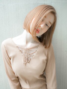 ルティア(Lutia) ハイトーンベージュ 切りっぱなしボブ