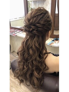ヘアメイクアート(Hair make Art) ハーフアップ☆ツイスト／三つ編み
