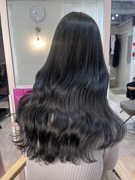 エルバイラビス 大宮(elu by lovis) 《chihina》ブルーブラック/暗髪カラー/艶カラー/大宮/韓国