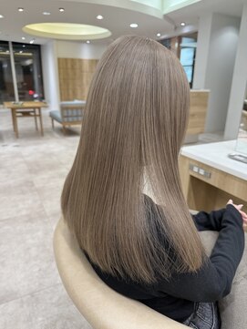 イト(ito.) ホワイトベージュセミロング_ミルクティー_ダブルカラー