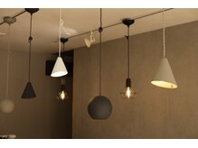 ランプヘアーデザイン(LAMP HAIR DESIGN)の雰囲気（ランプの柔らかい光が心地良い空間です♪）
