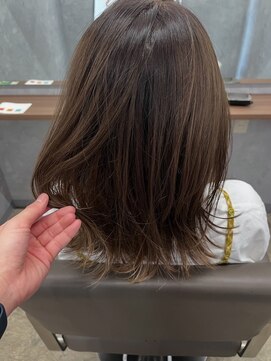 ナンバー 大分中央町店(N°) ひし形レイヤーフェミニンミディアムオリーブベージュ