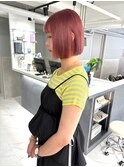 ピンクカラーとぷっつりボブ