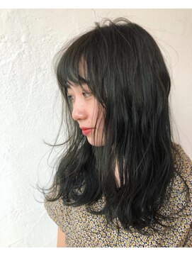 ルリエ(Relier) ミディアムレングス気品漂うオリーブカラー