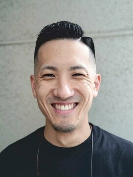 ダウバーバーショップ 表参道(DAU BARBER SHOP) アイロンパーマ 理容室 バーバー フェード パーマ ビジネス 短髪