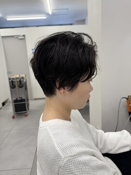 イラ(Era) 癖毛を活かしたショートボブ