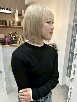 アト(Ato.) ぱつっとボブ×ホワイトベージュカラー◎