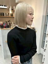 アト(Ato.) ぱつっとボブ×ホワイトベージュカラー◎