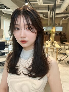 ティア(Tia.) （シースルーバング/レイヤーカット/韓国ヘア/前髪/縮毛矯正）