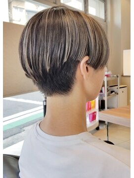 フロア(FLOOR) #メンズライク#シャドールーツ#切りっぱなしショート