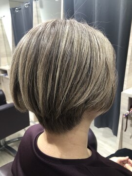 ヘアメイク ルカ(HAIR MAKE LUKA) 白髪ぼかしハイライトショートボブショート