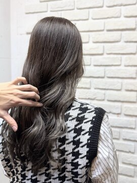 ビランチェ 池袋(bilancia) インナーカラー/グレージュ/ブラウン/ベージュ/イヤリング/池袋