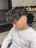 イーラ(era)&nbsp;外国人スペインカール　ツイストスパイラル眉カットパーマ