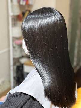 エマニエル(emanuel) 透明感と今らしさを取り込んだロングスタイル