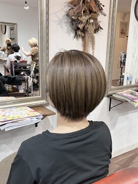 ヘアメイク アンフィ(amphi) 白髪染めでもおしゃれに♪. ベージュショート..~**.