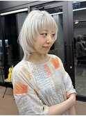 夏のトレンド！ホワイトベージュとレイヤーウルフのザクザク前髪
