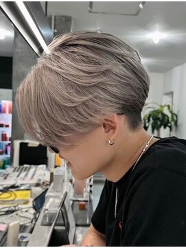 メンズサロン キング 高槻店(Men’s salon K!ng) ホワイトメッシュ/ツイスト/ツイスパ/パーマ/メンズ/眉毛