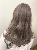 バランス 原宿 表参道(balance)&nbsp;【白髪ぼかしハイライト】ナチュラルハイライト×ミルキー　YUKA