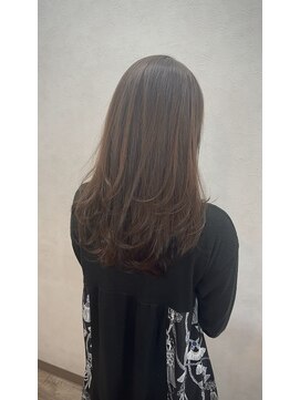 アムドット(Amu.) ハッシュカットワンホンレイヤー顔周りカットシャギーカット大船