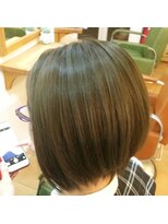 グラムヘアリゾート(gram Hair Resort) 前下がりボブ