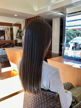 ヘアー＆メイク　ベル(Hair＆Make Belle)の写真/思わず触れたくなる髪へ♪。・うるツヤでつい、見惚れてしまう髪質になれる◎毛先まで潤いを閉じ込めます☆