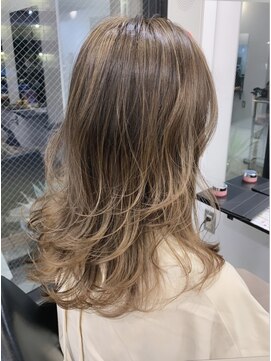 ステアケース 武蔵小杉店(stair:case) ミディアムレイヤー白髪ぼかしハイライト20代30代40代