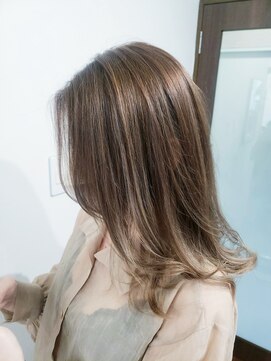 ミリ 国分寺(Mili) ミディアムレイヤー&ベーシックカラー