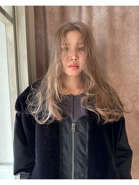 ムジーク(Musiiik) ブリーチリタッチで育てたベージュカラーとレイヤースタイル