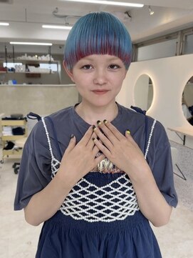 イェッカ(YECCA) ブルーとレッドのインナーカラー(ブリーチ2回)