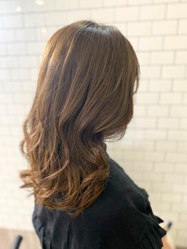 カペリマレーナ(Capelli Malena)の写真/ヘアカラーのお肌や空気中のリスクを最小限に減らしたい方へ＊頭皮をいたわり、毛先まで潤うカラーに◎
