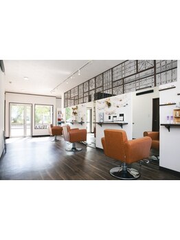 口コミで話題！初めての緊張感もすぐにほぐれる♪アットホームで明るい雰囲気と居心地の良さが自慢☆