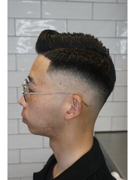 タフ バーバーショップ(TOUGH BARBER SHOP) side part style