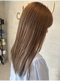 ナチュラルストレートロングヘア×透明感ベージュ艶カラー