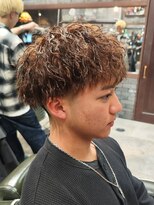 フォーコーナーズカットショップスリーセント 栄(FourCornersCutShop 3/cent)&nbsp;ツイストスパイラルパーマ/縦落ちパーマ/ブラウンカラー