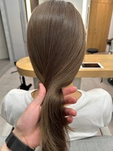 オフィスでも大丈夫、思わず振り向きたくなるような程よい抜け感と品の良いスタイルを提案【Renee北千住】