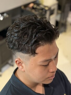 フランクス バーバー ウエストトウキョウ 吉祥寺店(FRANK’S BARBER WEST TOKYO) リバースセンターパートニュアンスパーマニュアンスウルフダウH