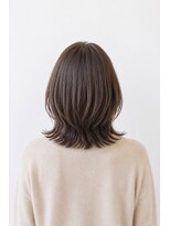 ベルス(bellus)&nbsp;薄めバング×ナチュラルミディアムレイヤー20代　30代　40代