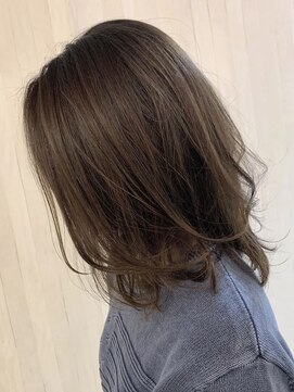 リアンバイアリュール(Lian by Allure) 《Lian by Allure》、小田桐 潤 ハイライトグレージュカラー