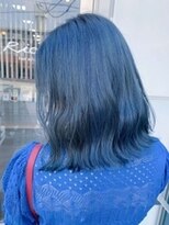 ナンバー ブラオ 名古屋栄(N° blao) 派手髪 ブルー シアーカラー 切りっぱなし ウェットヘア