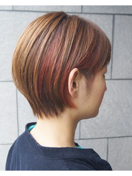 ソラーナ(SOLANA) ショートボブ＋インナーカラー