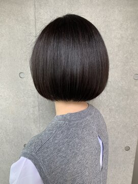 オブ ヘアー 自由が丘 ウエスト(Of HAIR WEST) コロンとフォルムのスッキリボブ