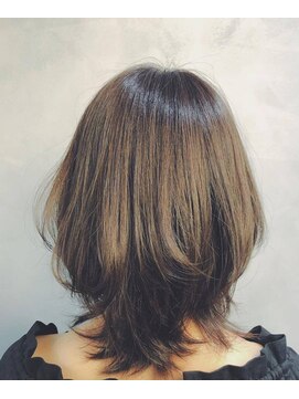 モラ 神楽坂(Mora) マッシュウルフ×くびれレイヤーミディ×逆インナーカラー