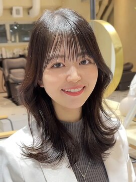 ティア(Tia.) (くびれヘア/シースルー/おくれ毛/レイヤーカット/グレージュ)