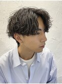 ツイストスパイラルパーマセンターパートツーブロック刈り上げ