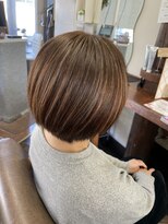 アート(art)&nbsp;白髪ぼかしハイライト　ショートボブ