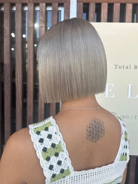 マスカリ(muscali) ホワイトアッシュメルティカラー/切りっぱなしボブ/表参道